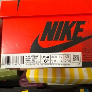 Nike Air Jordan 1 Retro High OG Red Box
